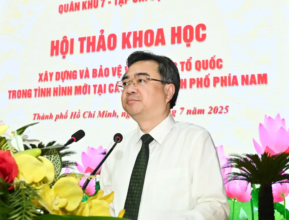 Đồng chí Nguyễn Thanh Nghị phát biểu đề dẫn. Ảnh: VIỆT DŨNG z6849378637713_b67446a4150fce0cce90c3583182c9a2.jpg
