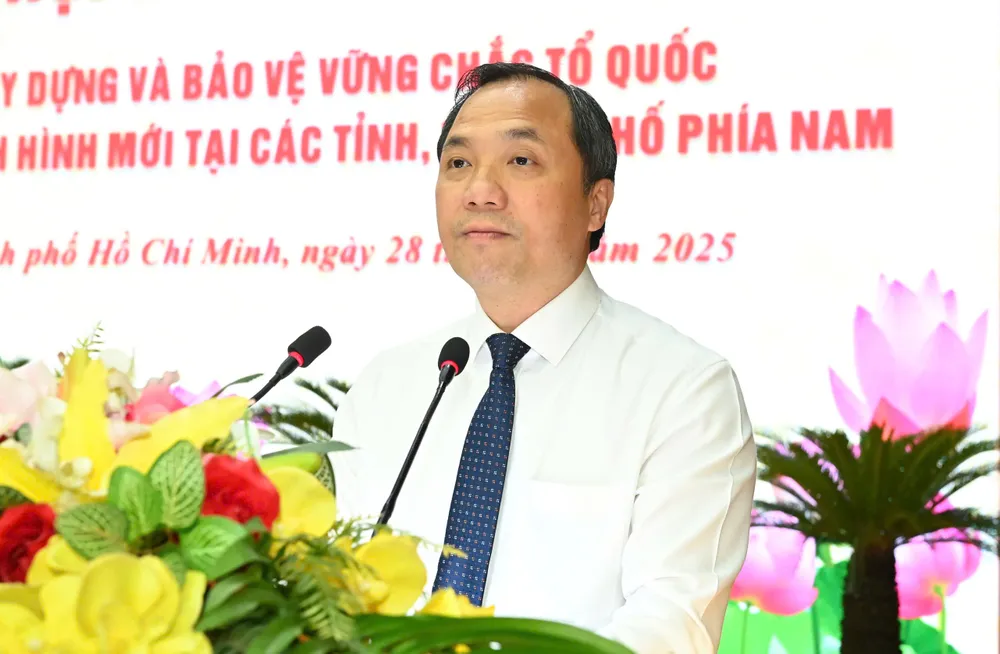 Đồng chí Hoàng Trung Dũng phát biểu kết luận hội thảo. Ảnh: VIỆT DŨNG z6849821929515_4e68296fdff9519c3d16c6b99718be20.jpg