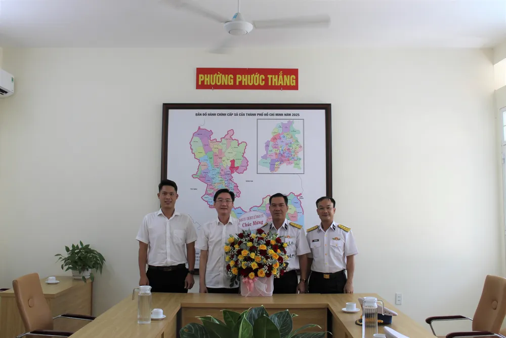 Đoàn công tác của Lữ đoàn 171 thăm chính quyền và nhân dân phường Phước Thắng, TPHCM 2 (1).jpg