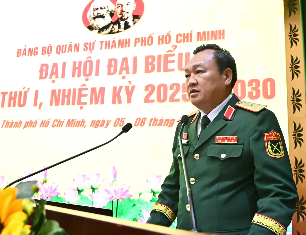 Thiếu tướng Trần Vinh Ngọc, Chính ủy Quân khu 7 phát biểu chỉ đạo đại hội. Ảnh: VIỆT DŨNG z6878969456066_6474bacd9181c75518f0aec6bbb4f5da.jpg