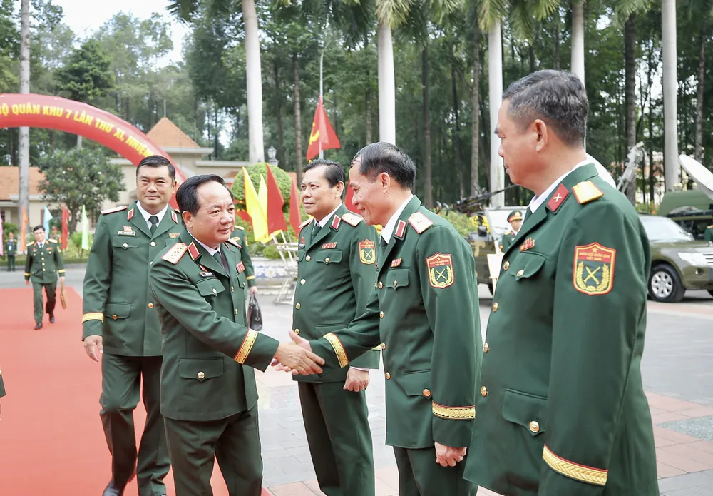 Đại tướng Trịnh Văn Quyết về dự đại hội. Ảnh: DŨNG PHƯƠNG z6904966261000_efa25c6d7bdcb07561c7fd6cf7e1415d.jpg