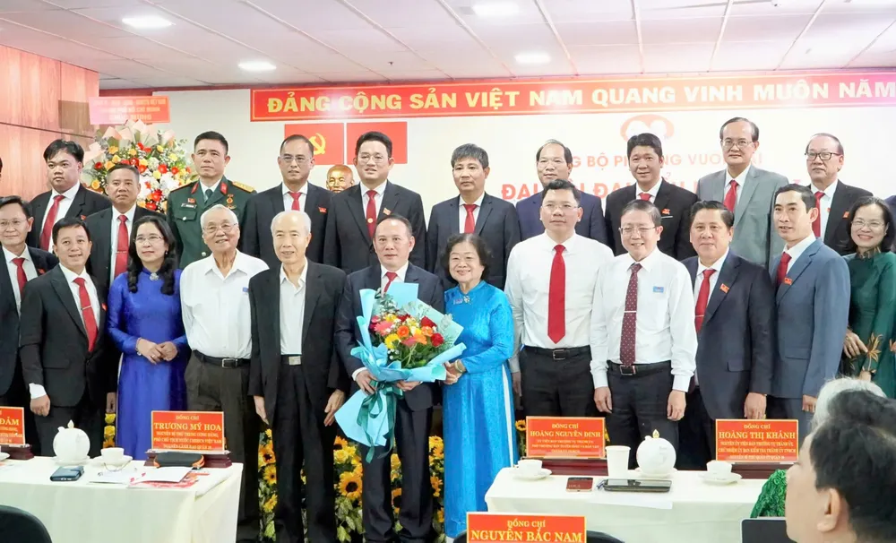 Đại biểu chụp hình lưu niệm tại đại hội z6905667399385_5776fe42f299a71213f6f75edb63cd90.jpg