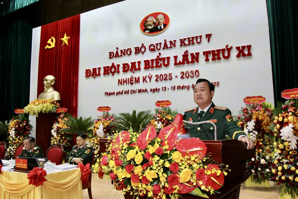 Thiếu tướng Trần Vinh Ngọc phát biểu bế mạc đại hội. Ảnh: DŨNG PHƯƠNG z6910072791442_254e466c51c9c9a216788e2f9e1dc64b.jpg