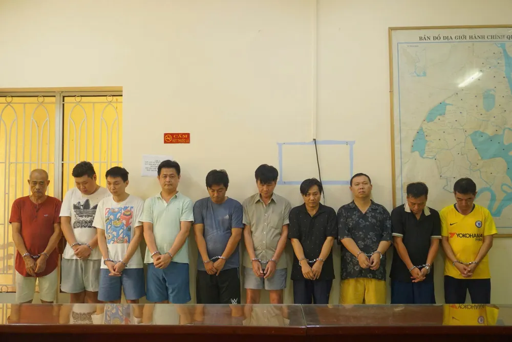 Các đối tượng tại cơ quan công an. Ảnh: CATP z6913748667572_658fb4c50855d75a3fa0e36d9a04628e.jpg