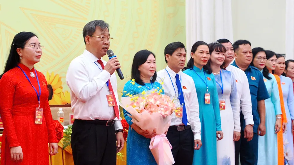Bí thư Đảng ủy xã Hiệp Phước Nguyễn Minh Đức hứa quyết tâm trước đại hội. Ảnh: HOÀNG HÙNG z6918495346612_13e535f28d42dde8f908428813222a67.jpg