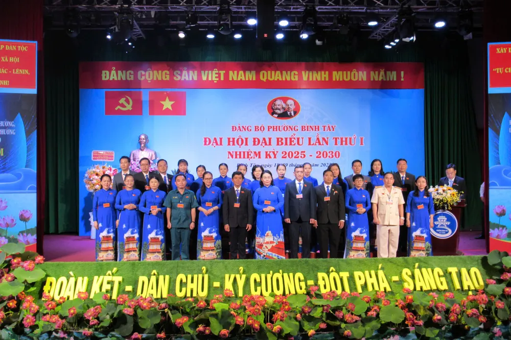 Ban Chấp hành Đảng bộ phường Bình Tây ra mắt đại hội IMG_20250819_172404.jpg
