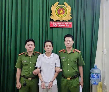 Đối tượng Trần Hữu Cường bị bắt khẩn cấp. Ảnh: CA z6932940372791_d0e800ee42d143e1841f8e5365895b31.jpg