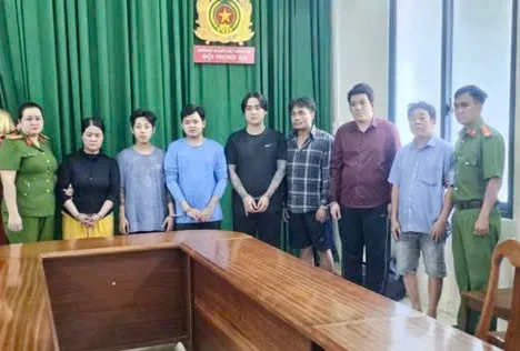 Nhóm cho vay lãi nặng của Thu Em. Ảnh: CA z6932941593775_05c3690c34909b584b796e786bec79f2.jpg