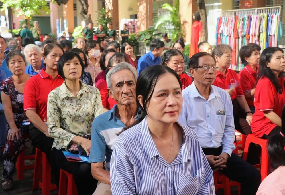 Đông đảo người dân tham dự lễ phát động z6935929845426_337c22cd653b43087a1e243c2a666b34.jpg