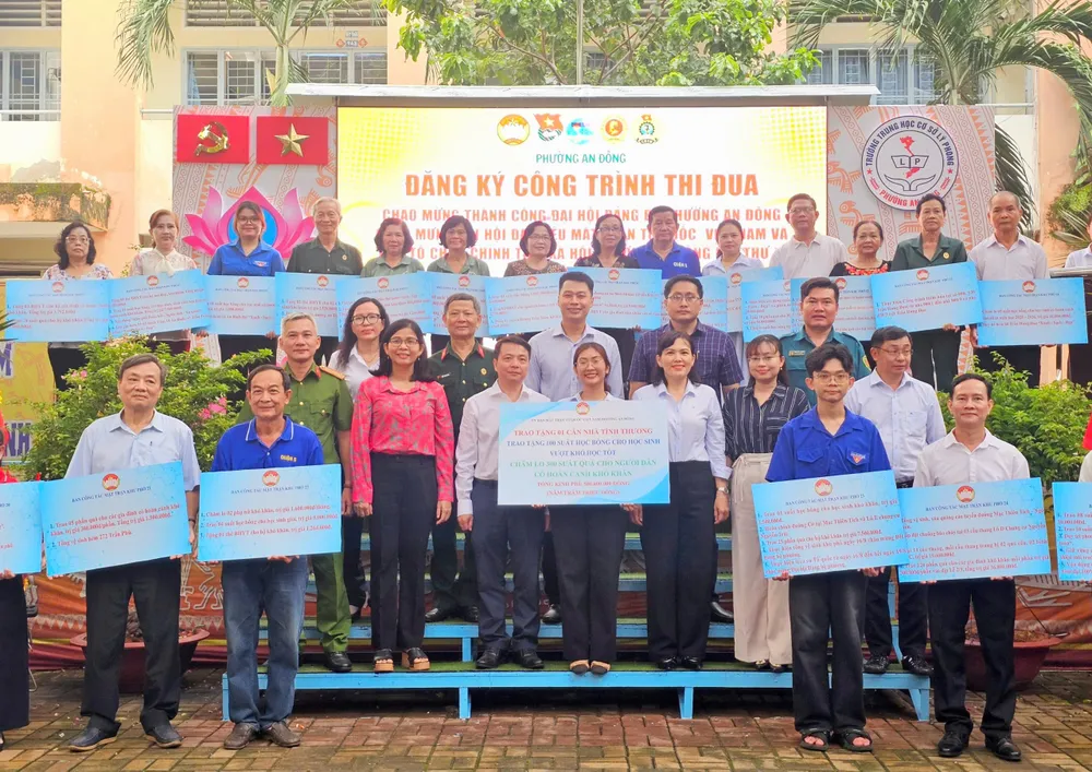 Các khu phố đăng ký công trình thi đua z6935966328960_ff8bf556a62ce190aea34b0697e6e24d.jpg