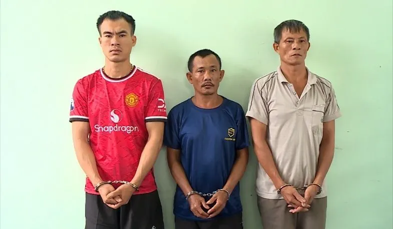 Từ trái qua: Trần Văn Hậu, Trần Văn Châu, Mai Xuân Hạnh. Ảnh: CA Từ trái qua_ Trần Văn Hậu, Trần Văn Châu, Mai Xuân Hạnh.jpg