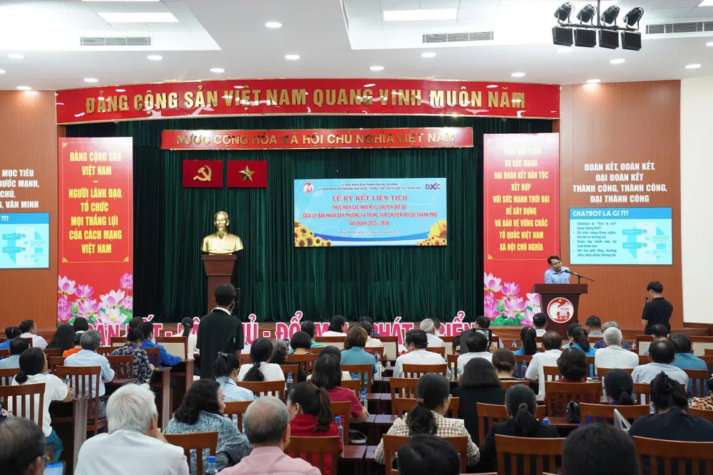 Quang cảnh lễ ký kết. Ảnh: TIỂU NGHĨA IMG_20250827_134818.jpg
