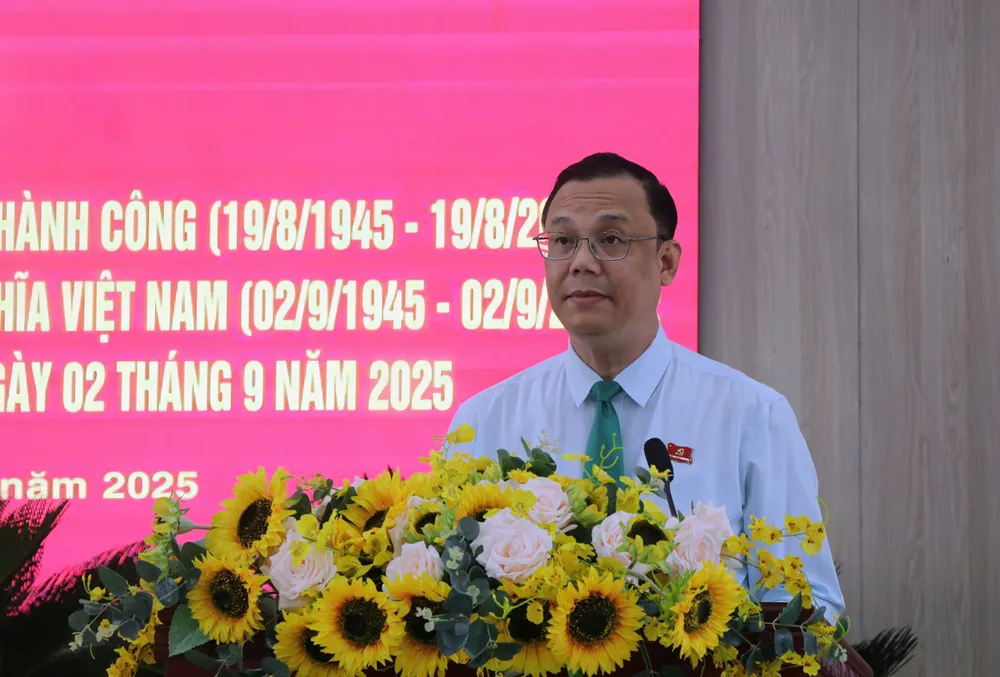Bí thư Đảng ủy phường Chợ Quán Cao Sơn Yên phát biểu tại buổi lễ z6952667311627_8e9d435681fab892cfbd50a27902e876.jpg
