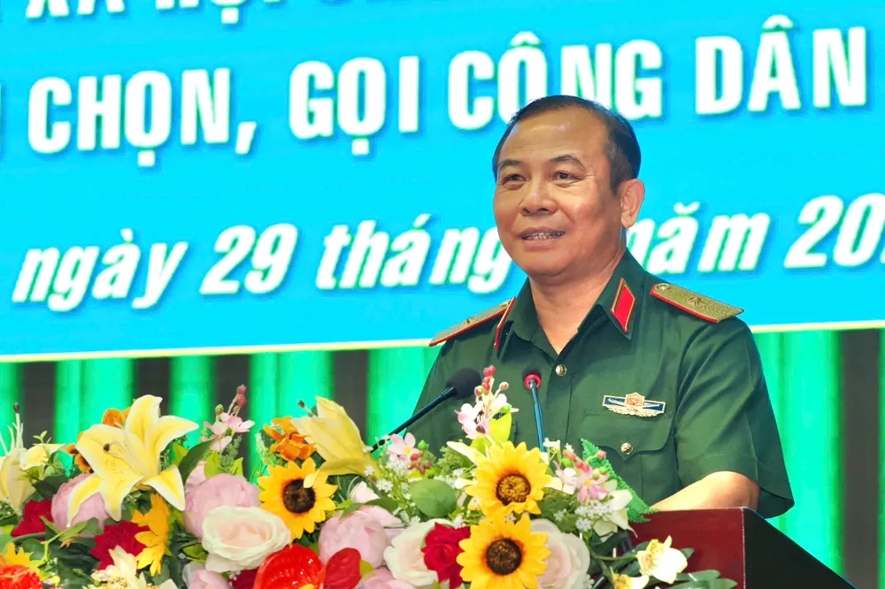 Thiếu tướng Vũ Văn Điền phát biểu kết luận hội nghị. Ảnh: HOÀNG HÙNG z6957568760387_213f2610cb7ebb1ac4a80f53eb68409d.jpg
