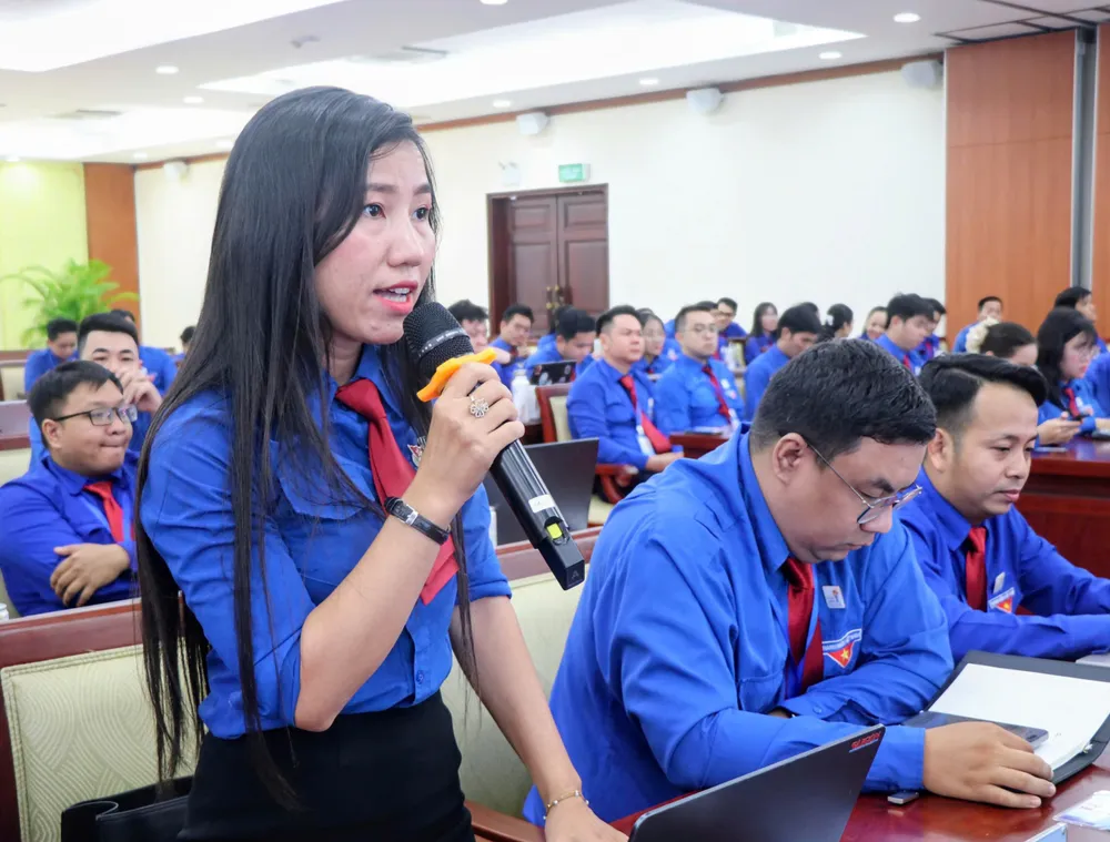 Đại biểu Võ Thắm, Đoàn cơ sở Báo Sài Gòn Giải Phóng góp ý về phát huy vai trò “thủ lĩnh số” tại các cơ sở Đoàn z7061492727563_15f6b2dac67e81045e2fc9045efc9d0d.jpg