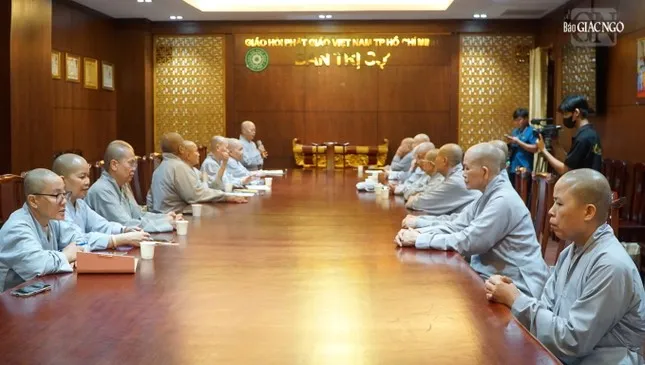 Quang cảnh buổi họp. Ảnh: BÁO GIÁC NGỘ ni truong.jpg