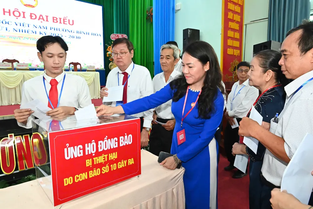 Đại hội phát động ủng hộ đồng bào bị thiệt hại do bão số 10. Ảnh: VIỆT DŨNG z7166736947501_c0bf204292a499e05fa3deef5310852b.jpg