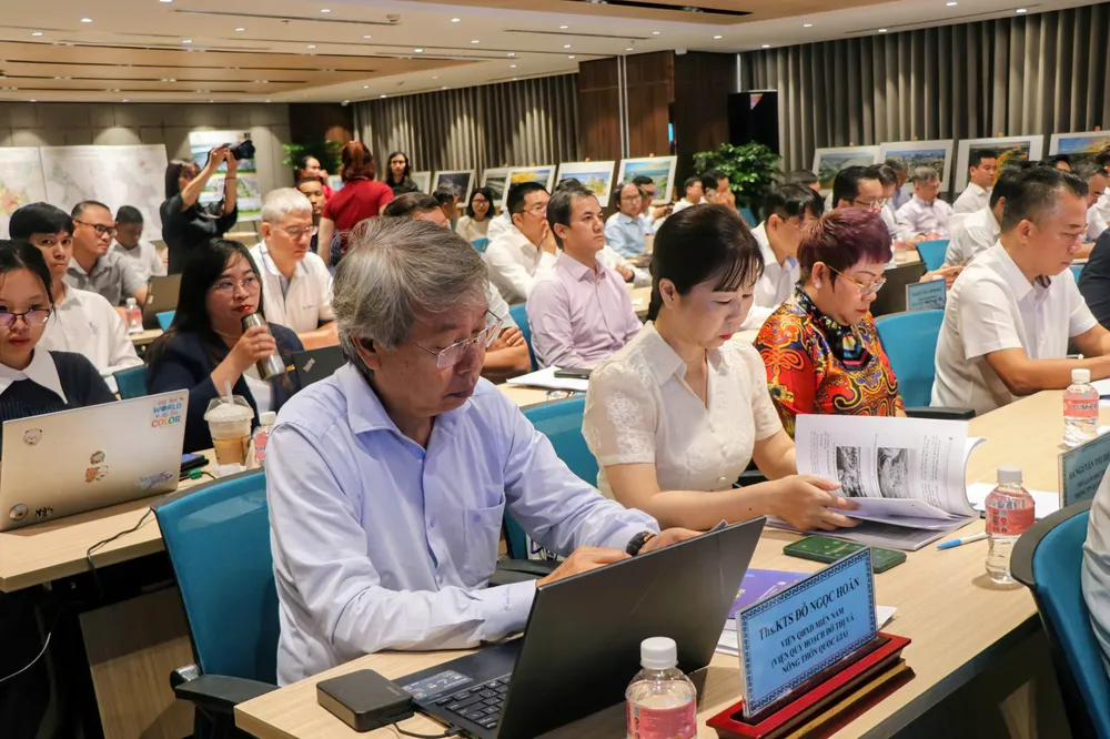 Đại biểu dự hội thảo z7174570869179_eef7de3c7755f2d13d3388bd0cc44bca.jpg