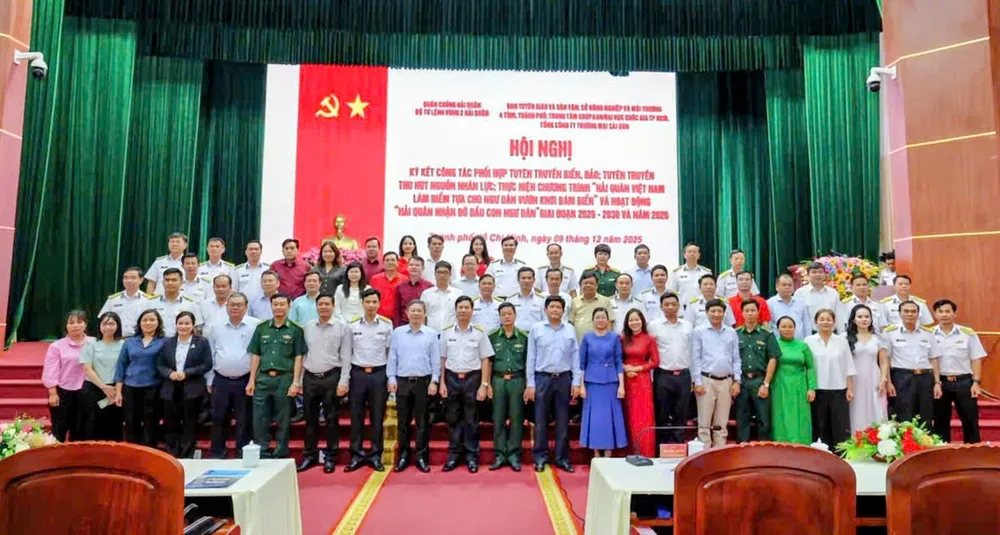 ប្រតិភូថតរូបអនុស្សាវរីយ៍ z7309080950126_473b4a462a41b49115e349d92bc639c1.jpg