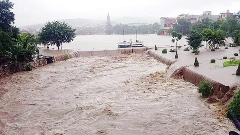 Mưa lũ lớn ở Uông Bí, Quảng Ninh vào tháng 8-2015.