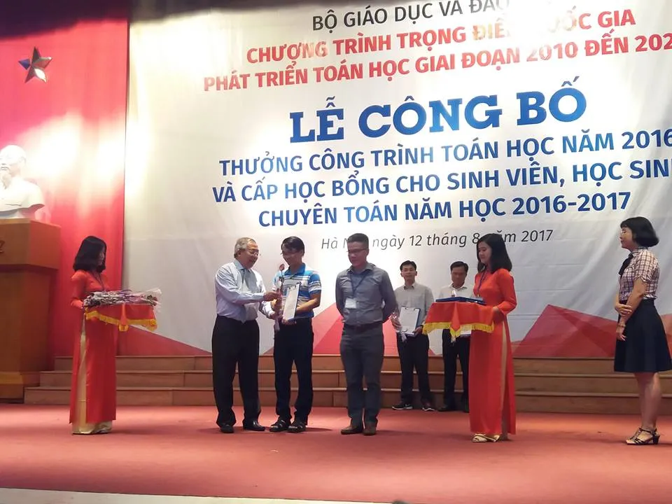 Trao thưởng cho các công trình toán học tiêu biểu