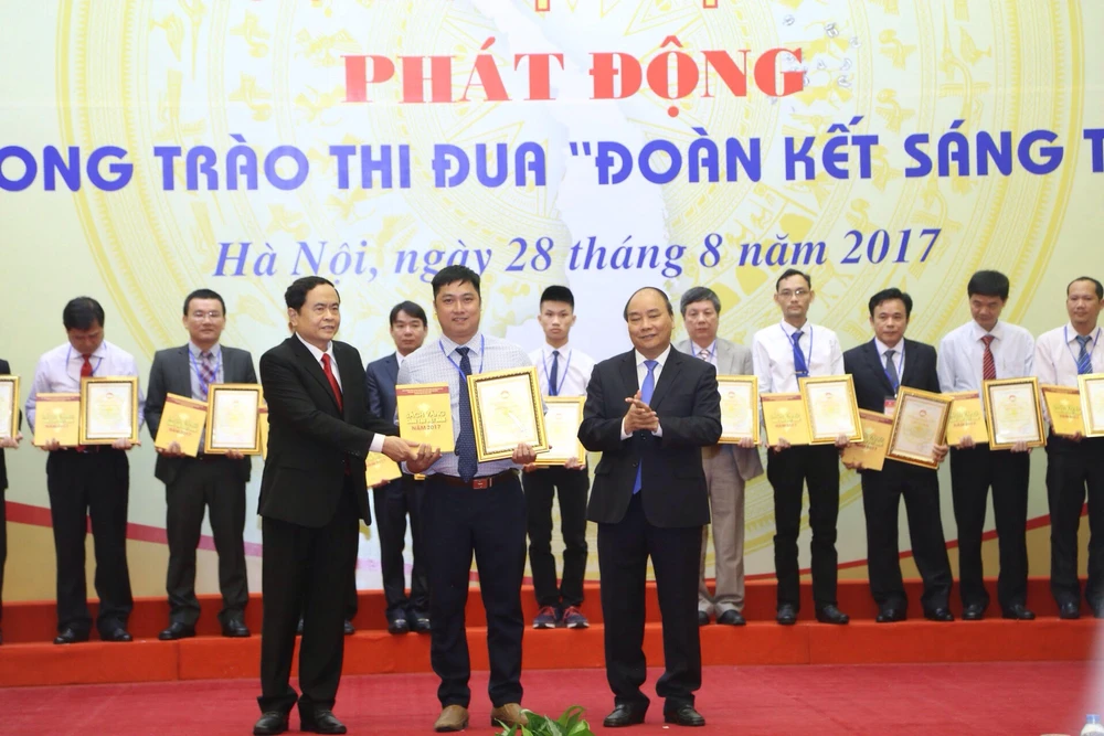 Thủ tướng Nguyễn Xuân Phúc: Thi đua không được hình thức! ảnh 1 Thủ tướng Nguyễn Xuân Phúc: Thi đua không được hình thức! ảnh 1