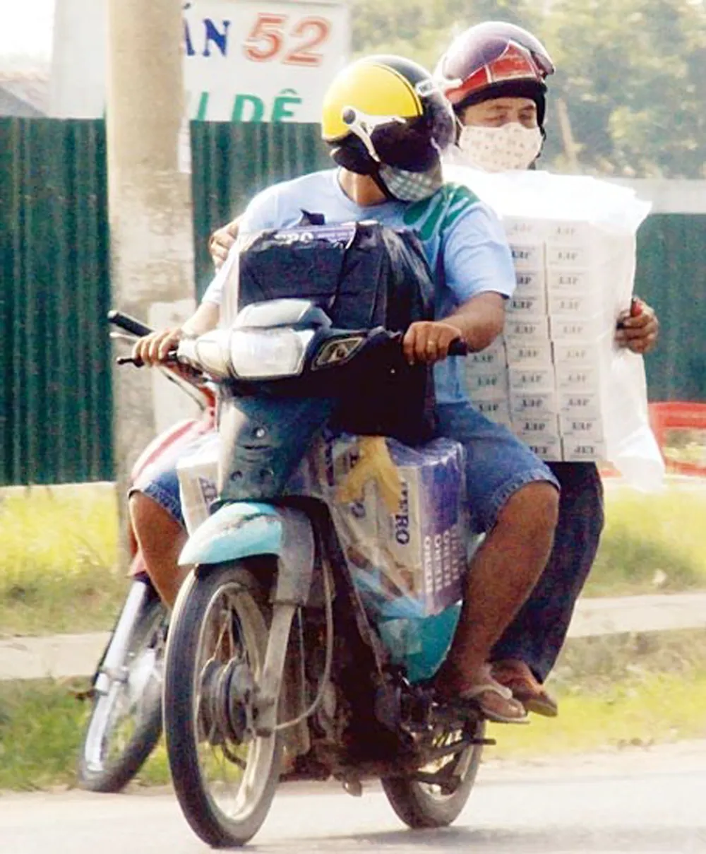 ĐBQH mang cả túi thuốc lá lậu đến nghị trường Quốc hội ảnh 2 ĐBQH mang cả túi thuốc lá lậu đến nghị trường Quốc hội ảnh 2