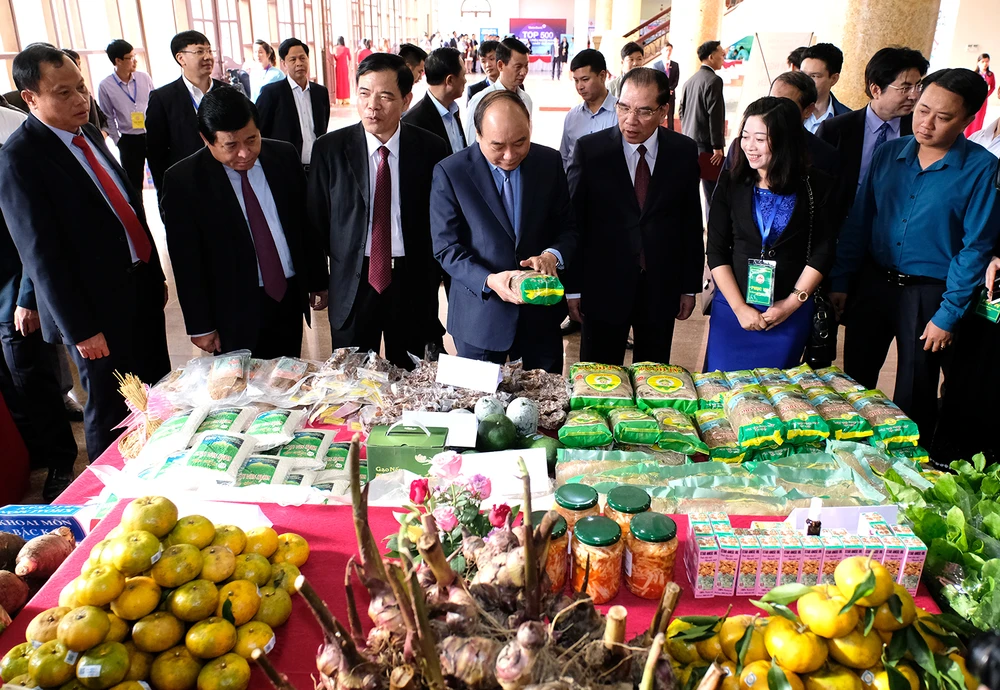 Thủ tướng: “Hôm nay tôi đi bán hàng cho các đồng chí” ảnh 2 Thủ tướng: “Hôm nay tôi đi bán hàng cho các đồng chí” ảnh 2