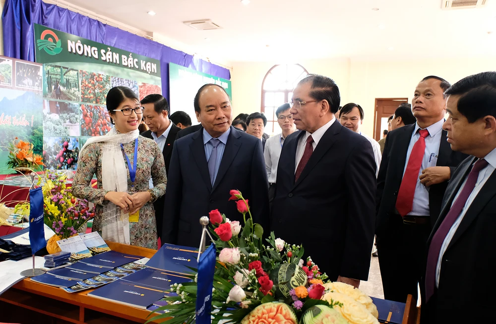 Thủ tướng: “Hôm nay tôi đi bán hàng cho các đồng chí” ảnh 1 Thủ tướng: “Hôm nay tôi đi bán hàng cho các đồng chí” ảnh 1