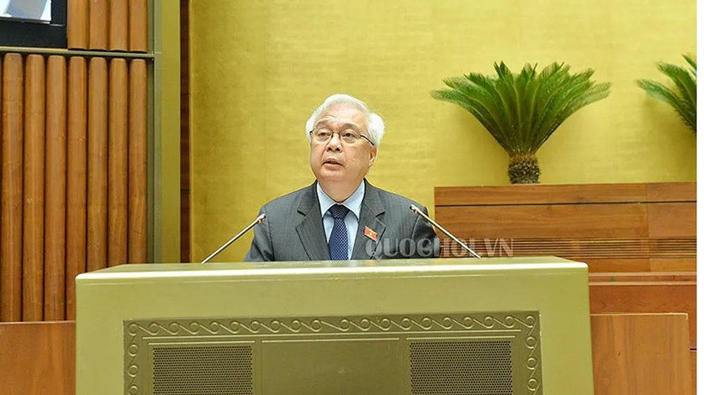 Chủ nhiệm Ủy ban Văn hóa, Giáo dục, Thanh thiếu niên và Nhi đồng của Quốc hội trình bày thẩm tra luật TDTT