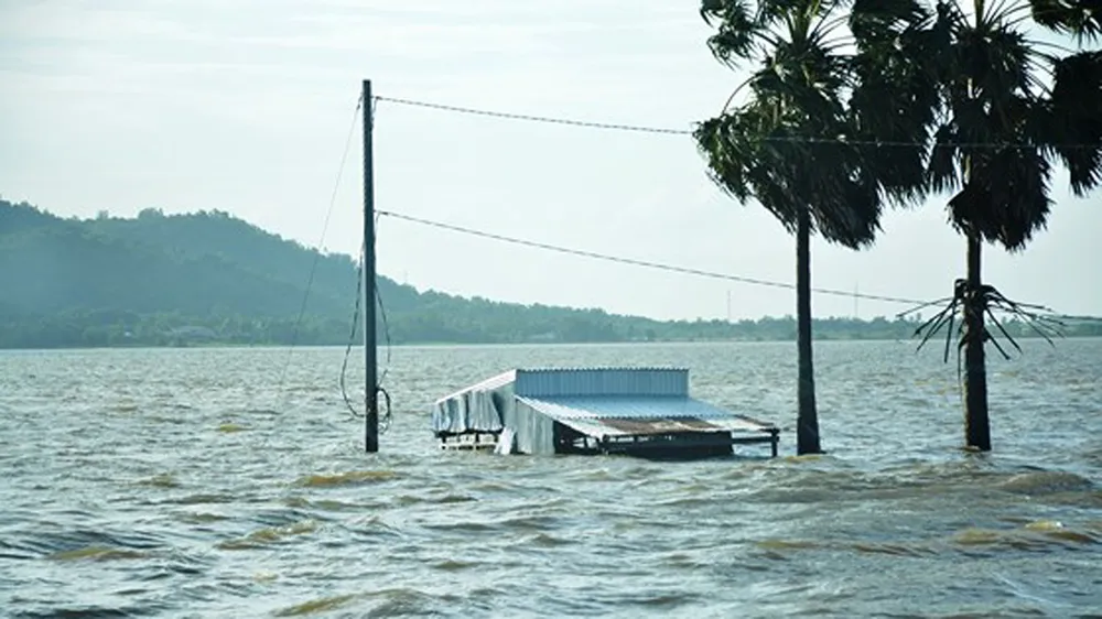 Thủ tướng chỉ đạo ứng phó lũ lớn ở ĐBSCL và mưa lũ tại Bắc Bộ ảnh 1