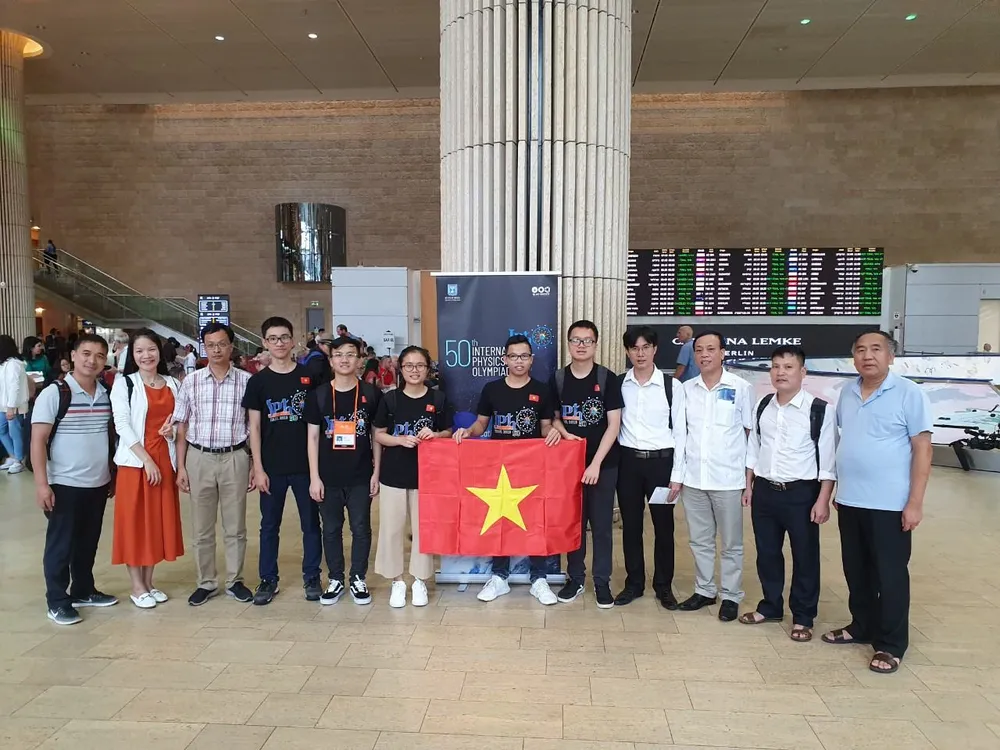 Việt Nam đoạt 3 Huy chương Vàng, 2 Huy chương Bạc tại Olympic Vật lý quốc tế 2019 ảnh 2 Việt Nam đoạt 3 Huy chương Vàng, 2 Huy chương Bạc tại Olympic Vật lý quốc tế 2019 ảnh 2