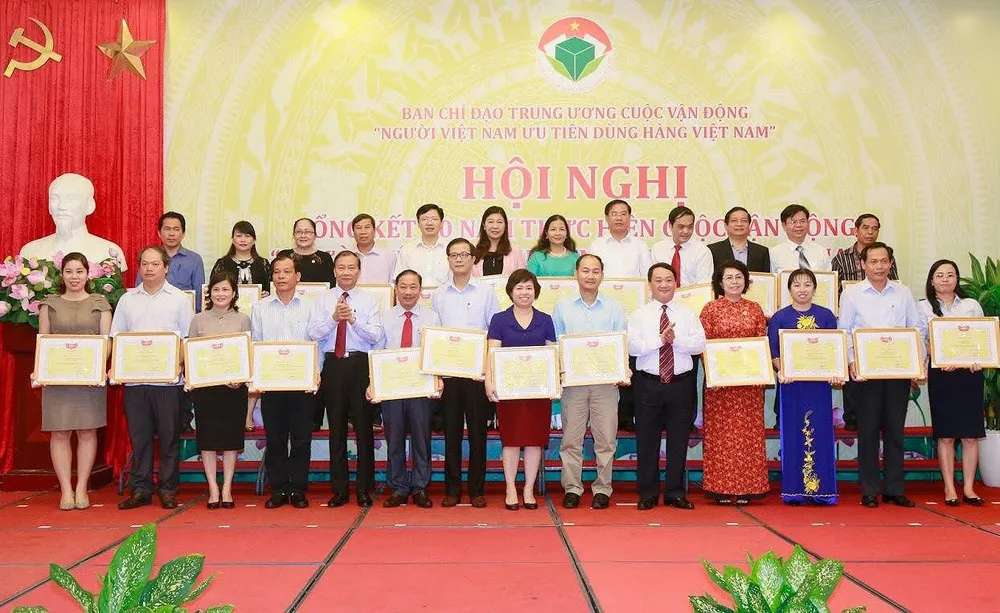 Thường trực Ban Bí thư: Người Việt Nam phải chiếm lĩnh thị trường bán lẻ nội địa ảnh 2 Thường trực Ban Bí thư: Người Việt Nam phải chiếm lĩnh thị trường bán lẻ nội địa ảnh 2