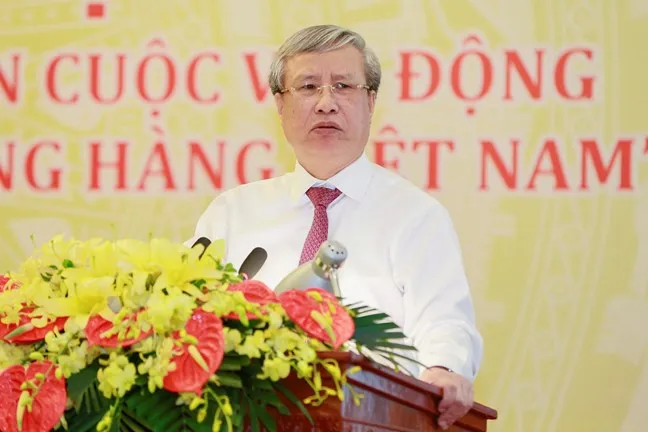 Đồng chí Trần Quốc Vượng, Thường trực Ban Bí thư phát biểu tại hội nghị. Ảnh: mattran
