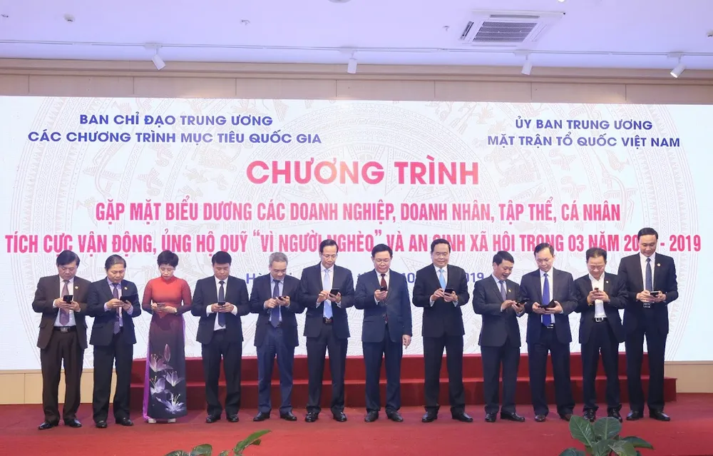 Biểu dương 70 tập thể và cá nhân có nhiều đóng góp cho người nghèo ảnh 1 Biểu dương 70 tập thể và cá nhân có nhiều đóng góp cho người nghèo ảnh 1