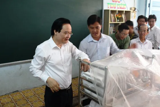 Bộ trưởng Bộ GD-ĐT kiểm tra công tác phòng chống dịch Covid- 19 ở tỉnh Đồng Tháp 