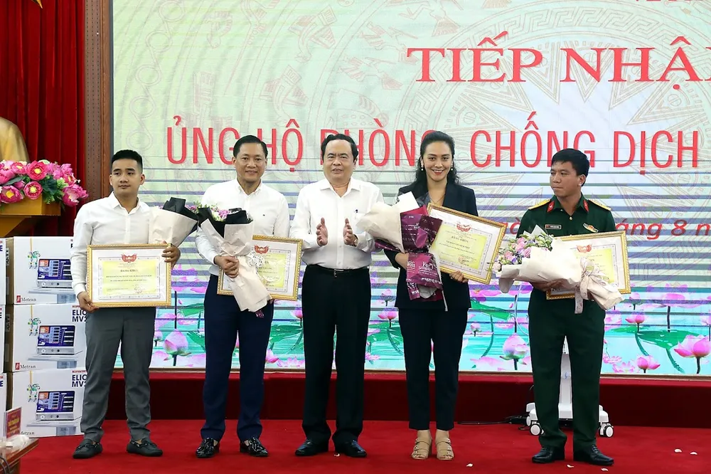 Tiếp nhận 500 chiếc máy thở tiếp sức cho cuộc chiến với đại dịch Covid-19 ảnh 1 Tiếp nhận 500 chiếc máy thở tiếp sức cho cuộc chiến với đại dịch Covid-19 ảnh 1