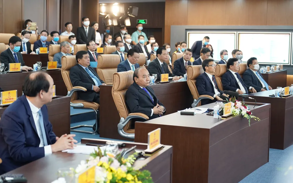 Thủ tướng Chính phủ và các đại biểu dự lễ khai trương. Ảnh: QUANG PHÚC