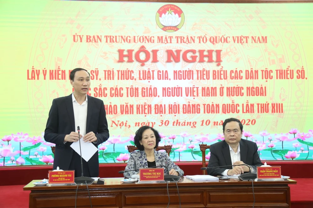 Hội nghị vào ngày 30-10