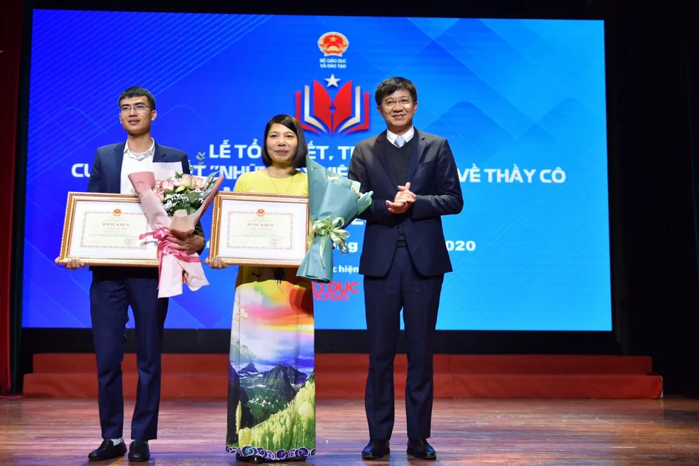 Trao giải cho tác giả đạt giải