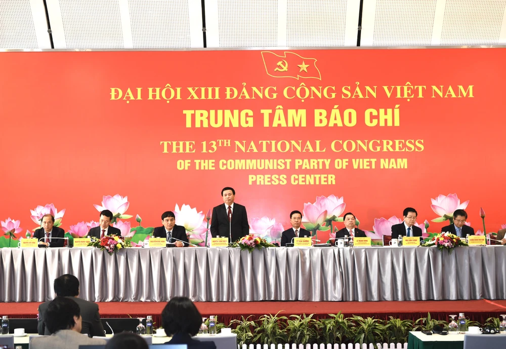 Họp báo trước khai mạc Đại hội XIII của Đảng. Ảnh: VIẾT CHUNG