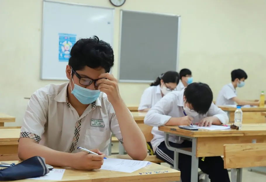Ngày thi thứ 2 tuyển sinh vào lớp 10 tại Hà Nội: Thí sinh được hỗ trợ tối đa ảnh 3 Ngày thi thứ 2 tuyển sinh vào lớp 10 tại Hà Nội: Thí sinh được hỗ trợ tối đa ảnh 3