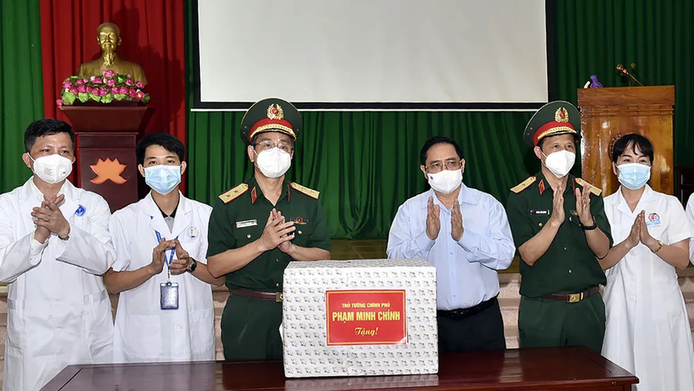Thủ tướng khen thưởng tập thể, cá nhân có thành tích xuất sắc chống dịch tại Bắc Giang ảnh 1 Thủ tướng khen thưởng tập thể, cá nhân có thành tích xuất sắc chống dịch tại Bắc Giang ảnh 1