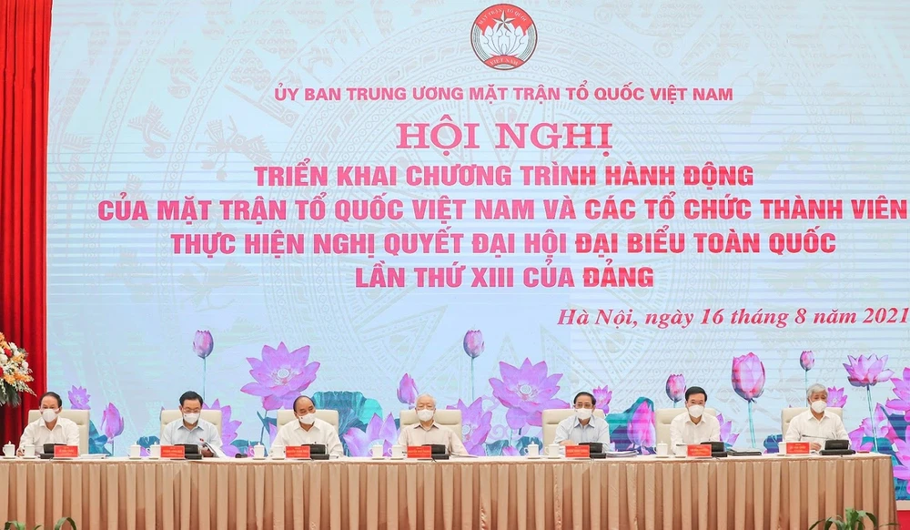 Đoàn Chủ tọa hội nghị trực tuyến toàn quốc triển khai chương trình hành động của MTTQ Việt Nam và các tổ chức thành viên thực hiện Nghị quyết Đại hội đại biểu toàn quốc lần thứ XIII của Đảng. Ảnh: VIẾT CHUNG