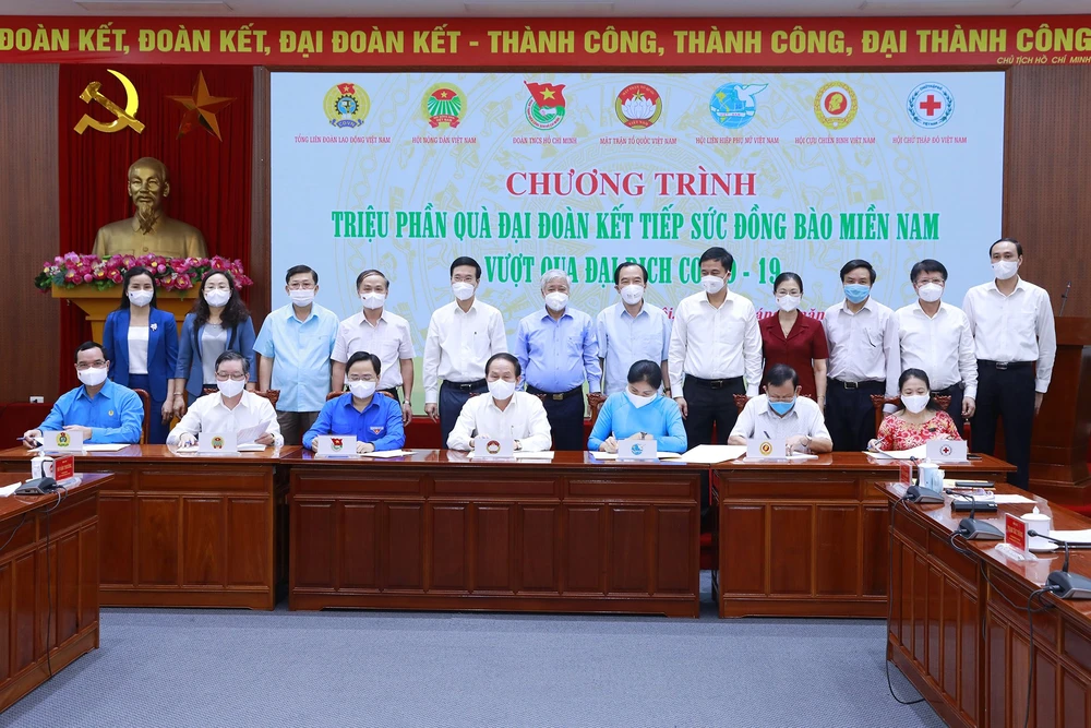 Triển khai 1 triệu phần quà đại đoàn kết tiếp sức đồng bào miền Nam vượt qua đại dịch Covid-19 ảnh 1 Triển khai 1 triệu phần quà đại đoàn kết tiếp sức đồng bào miền Nam vượt qua đại dịch Covid-19 ảnh 1