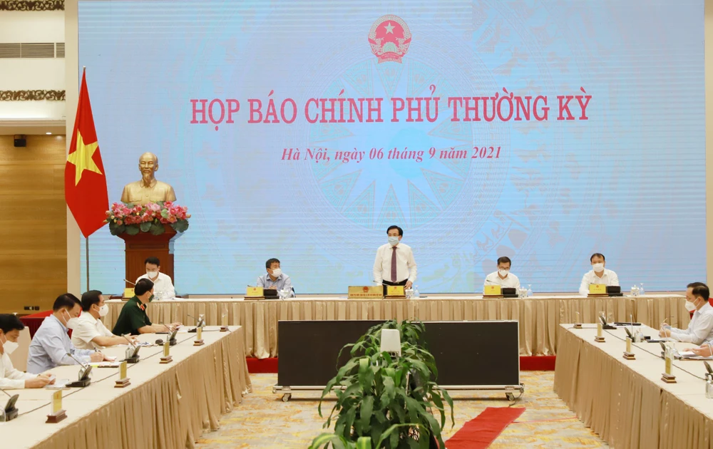 Quang cảnh buổi họp báo. Ảnh: VIẾT CHUNG