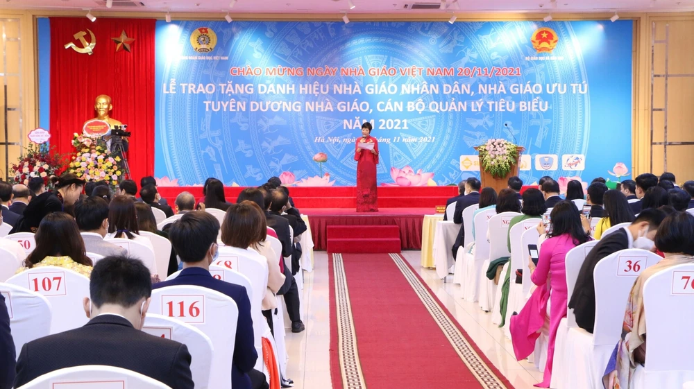 Lễ vinh danh các nhà giáo, cán bộ quản lý tiêu biểu năm 2021