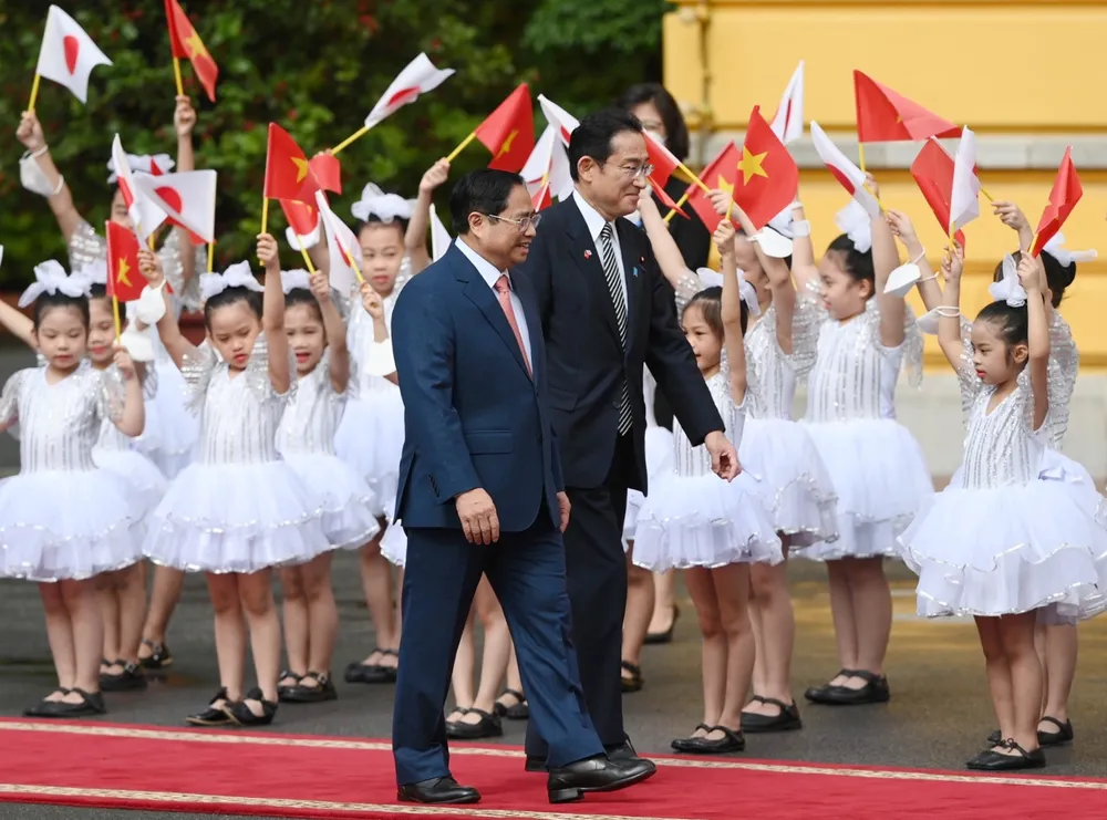 Thủ tướng Phạm Minh Chính đón Thủ tướng Nhật Bản Kishida Fumio   ảnh 2 Thủ tướng Phạm Minh Chính đón Thủ tướng Nhật Bản Kishida Fumio   ảnh 2