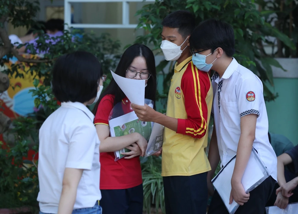 Hà Nội: Hoàn tất Kỳ thi tuyển sinh vào lớp 10, môn Toán nhẹ nhàng ảnh 4 Hà Nội: Hoàn tất Kỳ thi tuyển sinh vào lớp 10, môn Toán nhẹ nhàng ảnh 4