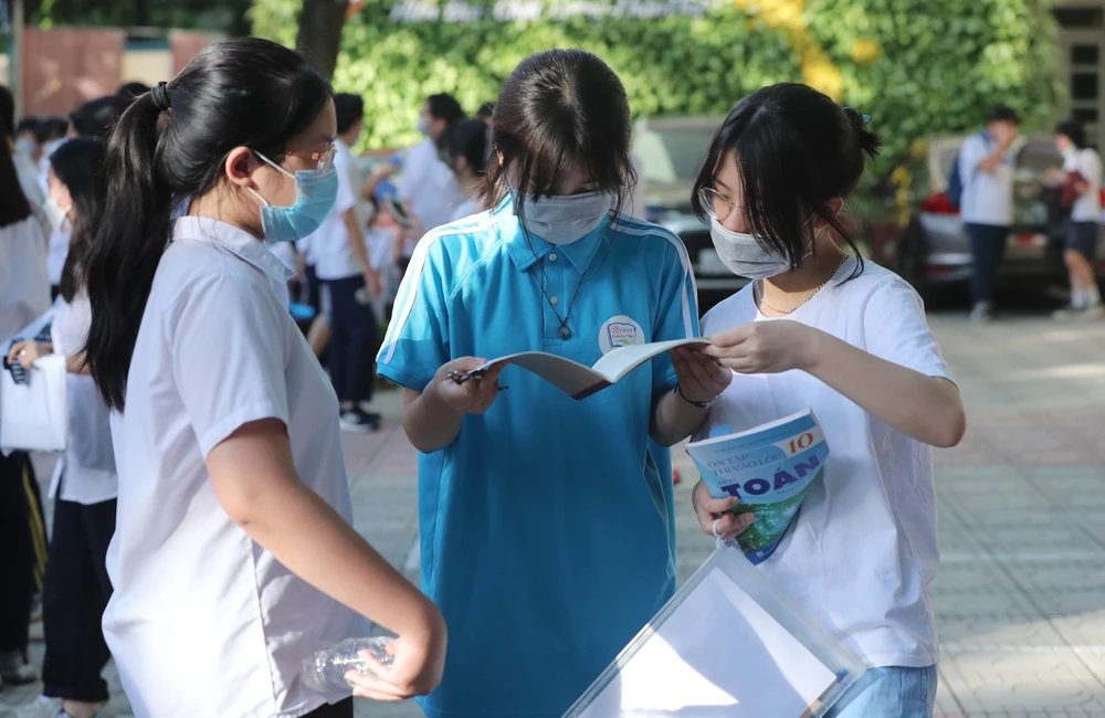 Hà Nội: Hoàn tất Kỳ thi tuyển sinh vào lớp 10, môn Toán nhẹ nhàng ảnh 3 Hà Nội: Hoàn tất Kỳ thi tuyển sinh vào lớp 10, môn Toán nhẹ nhàng ảnh 3